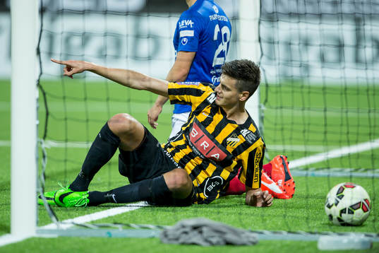 Häckens Alexander Jeremejeff jublar i målet