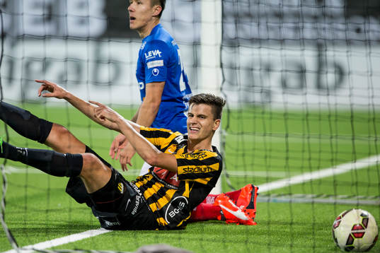 Häckens Alexander Jeremejeff jublar i målet