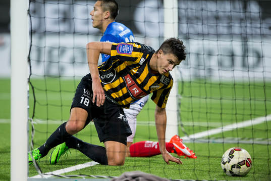 Häckens Alexander Jeremejeff jublar i målet