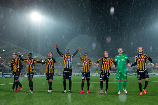 Häcken jublar framför klacken