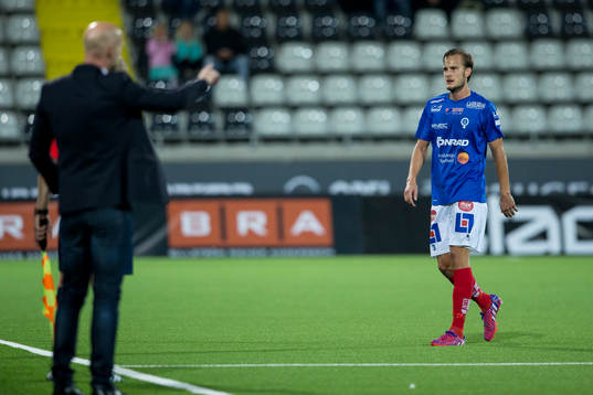 Åtvidabergs Månz Karlsson deppar när han lämnar planen
