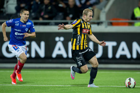 Häckens Kari Arkivuo före Åtvidabergs Martin Lorentzson