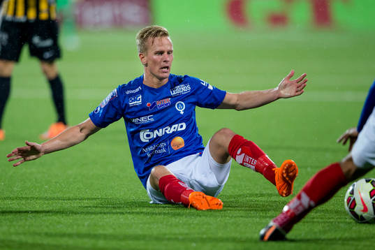 Åtvidabergs Andreas Dahlén liggande