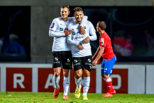 Örebros Astrit Ajdarevic och Robert Åhman Persson jublar