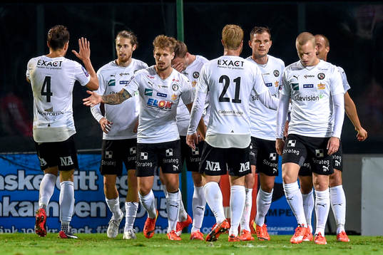 Örebros spelare jublar