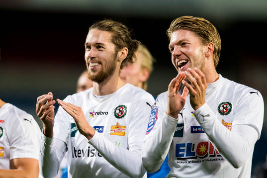 Örebros Daniel Nordmark och Martin Broberg jublar