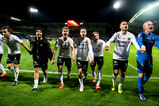 Örebros spelare jublar