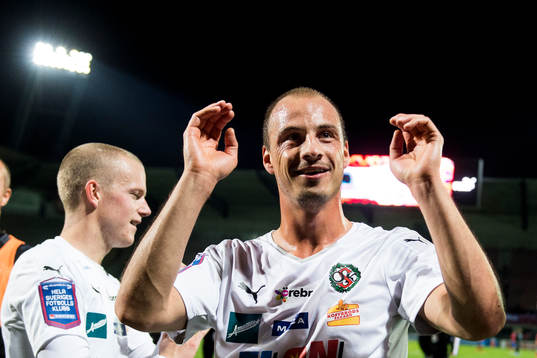Örebros Pär Eriksson jublar