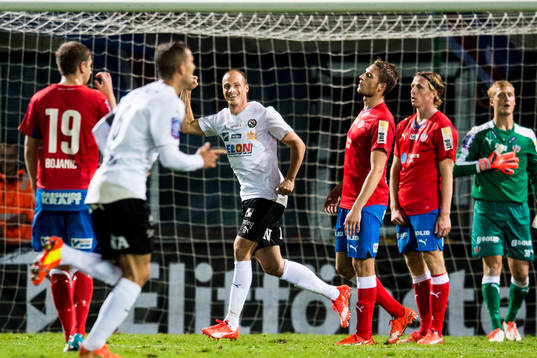 Örebros Pär Eriksson jublar