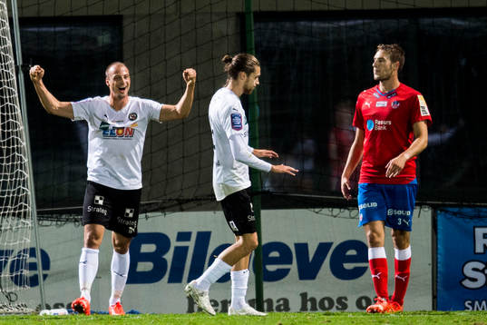 Örebros Pär Eriksson och Daniel Nordmark jublar