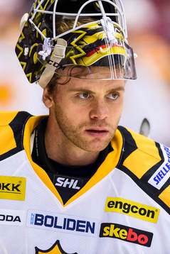 Skellefteås målvakt Markus Svensson på uppvärmningen