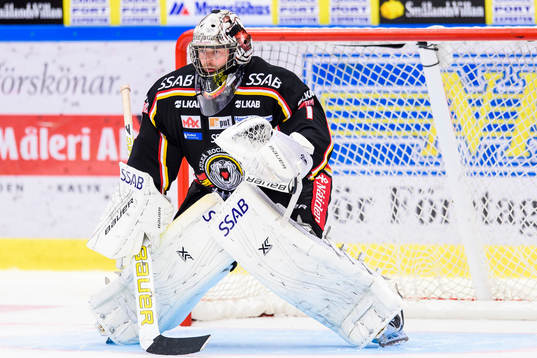 Luleås målvakt Daniel Larsson på uppvärmningen