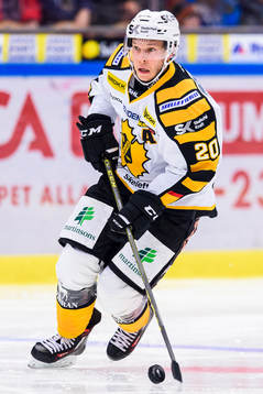 Skellefteås Erik Forssell med pucken