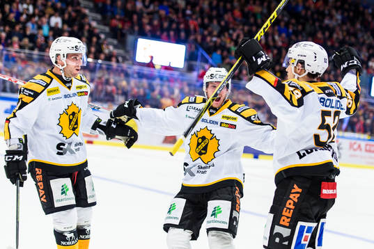 Skellefteås Arvid Lundberg(h) jublar
