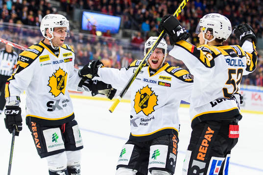 Skellefteås Arvid Lundberg(h) jublar