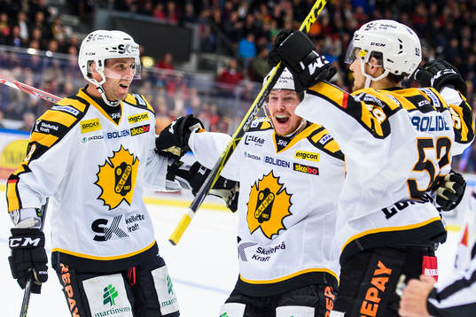 Skellefteås Arvid Lundberg(h) jublar
