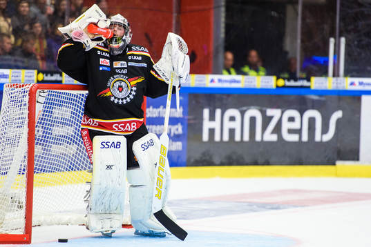 Luleås målvakt Daniel Larsson deppar