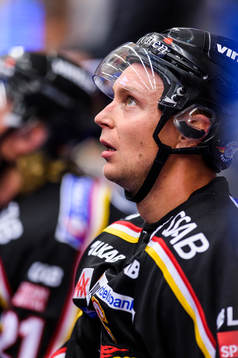Luleås Johan Harju på bänken