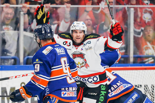Malmö Redhawks Kent McDonell jublar