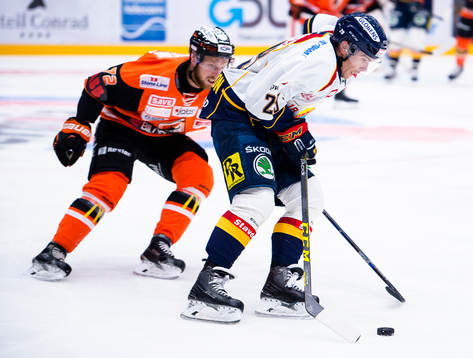 Djurgårdens Matt Anderson med pucken