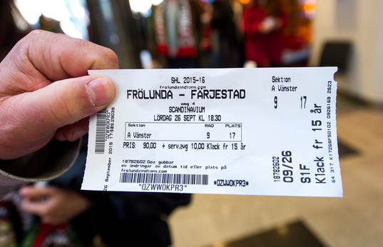 Matchbiljetten innan ishockeymatchen i SHL mellan Frölunda