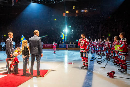 Frölundas Joel Lundqvist håller tal när Frölundas