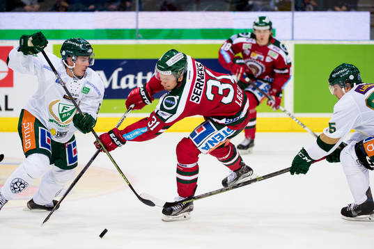 Färjestads Sebastian Erixon och Frölundas Nicklas Lasu