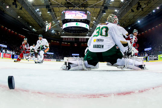 Frölundas Joel Lundqvist  gör 3-0 bakom Färjestads