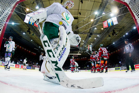 Färjestads målvakt Lars Haugen deppar