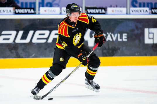 Brynäs Jens Lööke med pucken