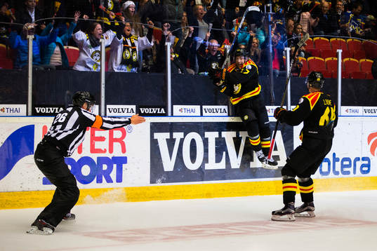 Brynäs Pathrik Westerholm jublar