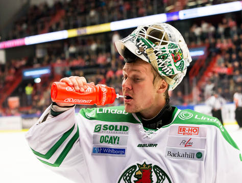 Rögles målvakt Lars Volden med mask i pannan