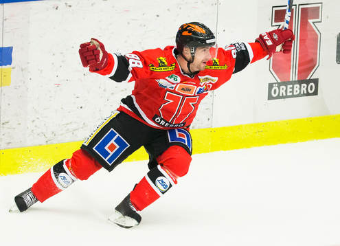 Örebros Jakub Petruzalek  jublar