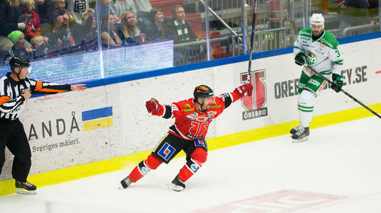 Örebros Jakub Petruzalek  jublar