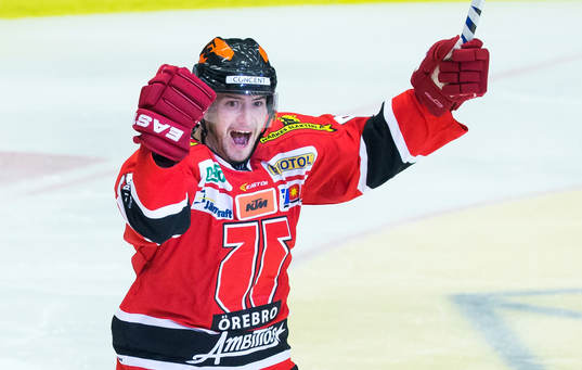 Örebros Jakub Petruzalek  jublar