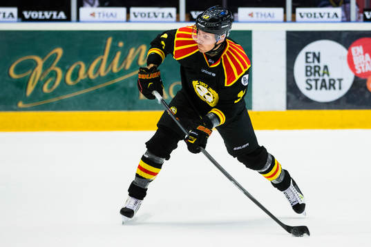 Brynäs Anssi Salmela med pucken