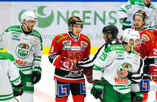 Rögles Christopher Liljewall och Örebros Joonas Jalvanti