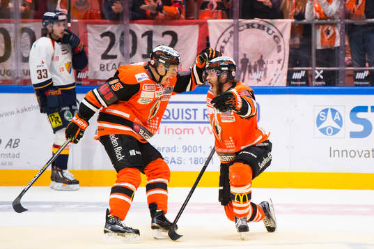 Karlskronas Jimmy Andersson gör 3-2 och jublar med Toni