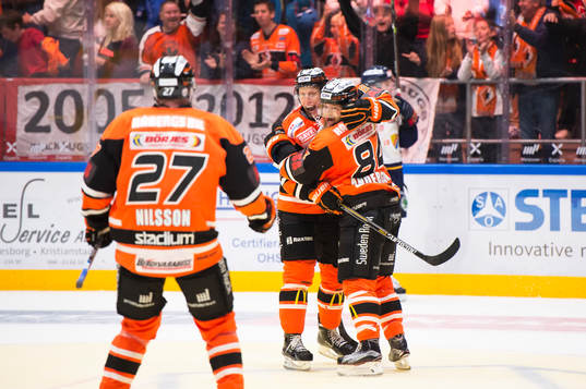 Karlskronas Jimmy Andersson gör 3-2 och jublar med Toni