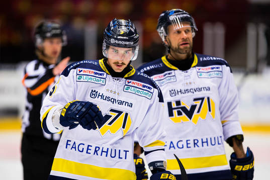 s Adam Almqvist och Jere Karalahti ser deppiga ut
