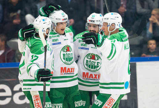 Rögles Sebastian Wännström firar mål 0-1 tillsammans