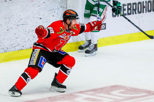 Örebros Mikko Lehtonen jublar