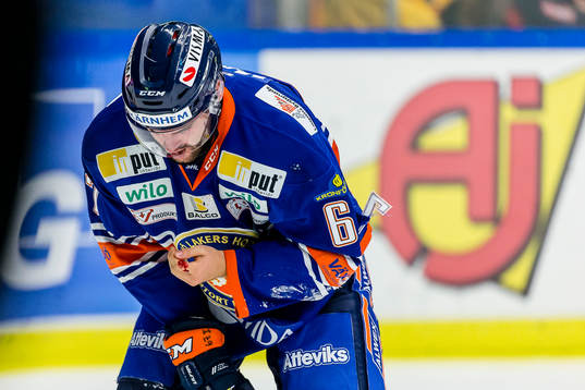 Växjös Linus Fröberg blöder