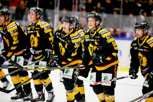 Skellefteås Pär Lindholm  och Erik Forssell jublar