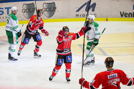 Örebros Jakub Petruzalek jublar