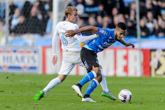 Malmös Oscar Lewicki och Halmstads Junes Barny