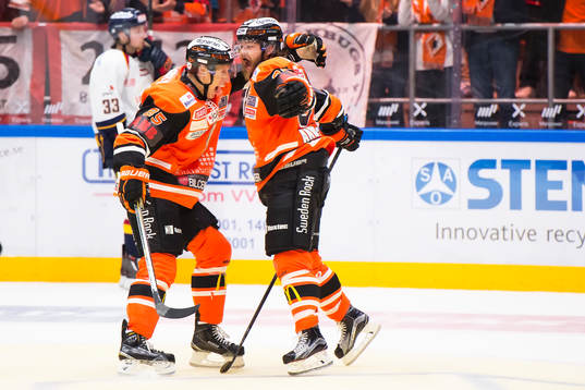 Karlskronas Jimmy Andersson gör 3-2 och jublar med Toni