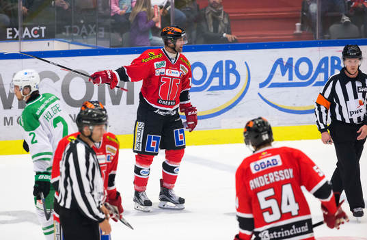 Örebros Henrik Löwdahl protester3 till domare Daniel Winge