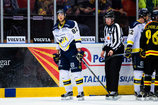 s Kevin Stenlund blir utvisad