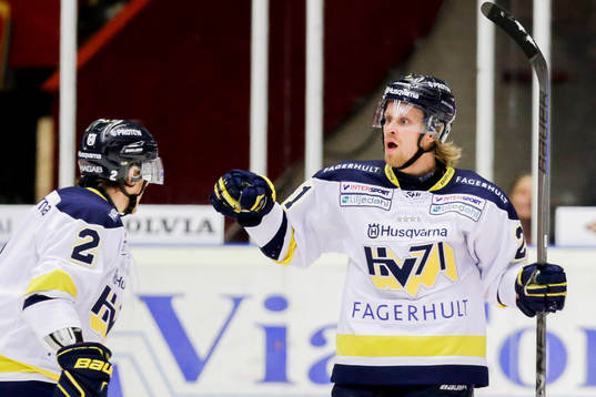 s Mattias Tedenby jublar med Kristofer Berglund och Chris